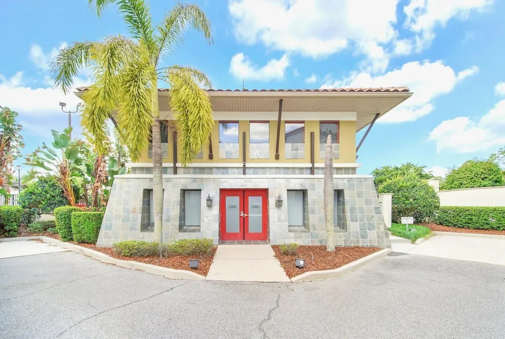 Near Disney - 4BR Townhome - Resort Pool Access