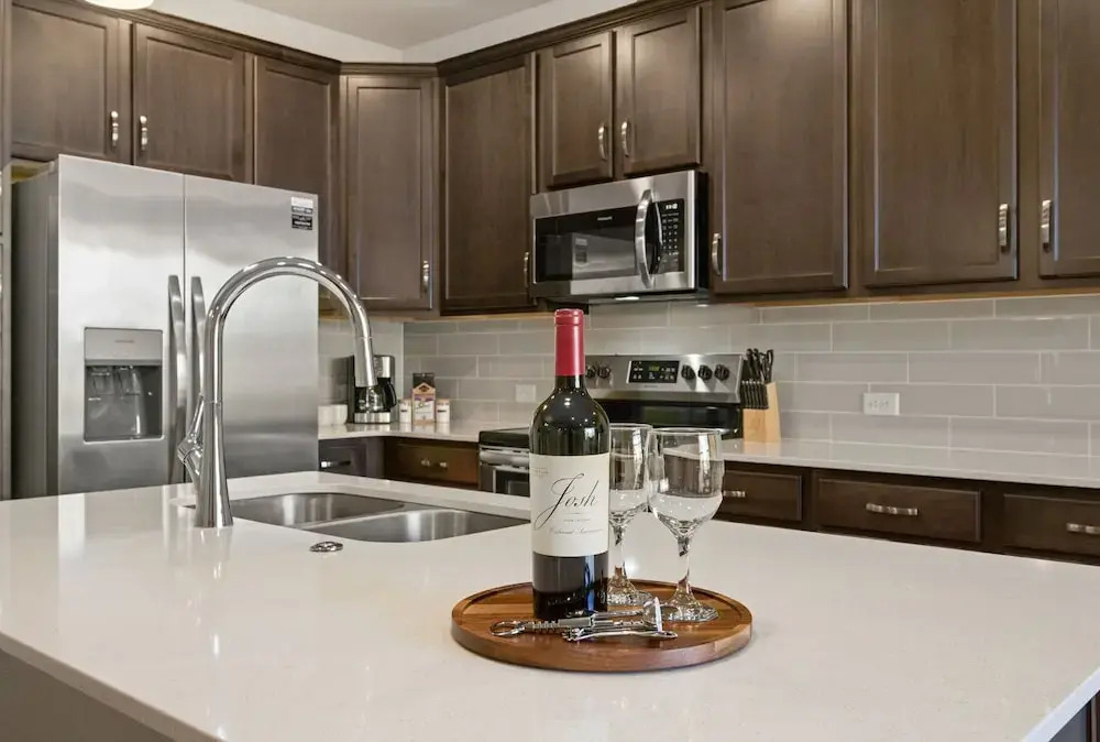 Northfield Hideaway, King Suite, EV, Pet-friendly