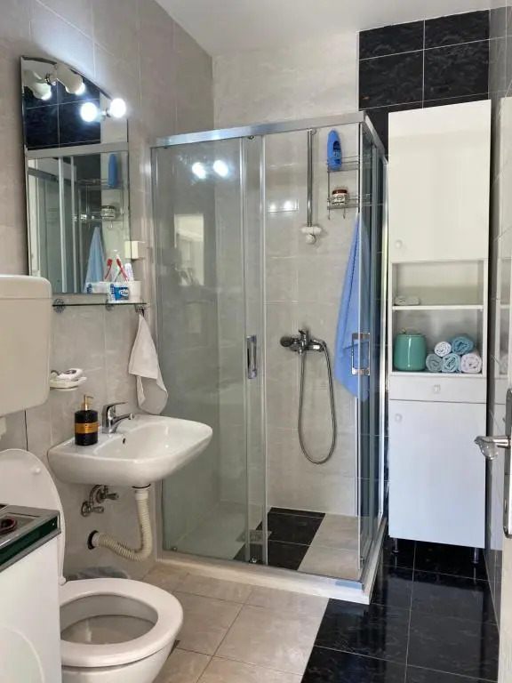 Lovely 1-bedroom apartment with free parking