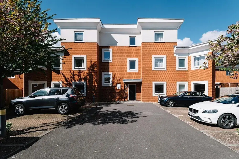 Palmerston House 2 Bedroom Apartments, Reading - 2 Bathroom with Parking