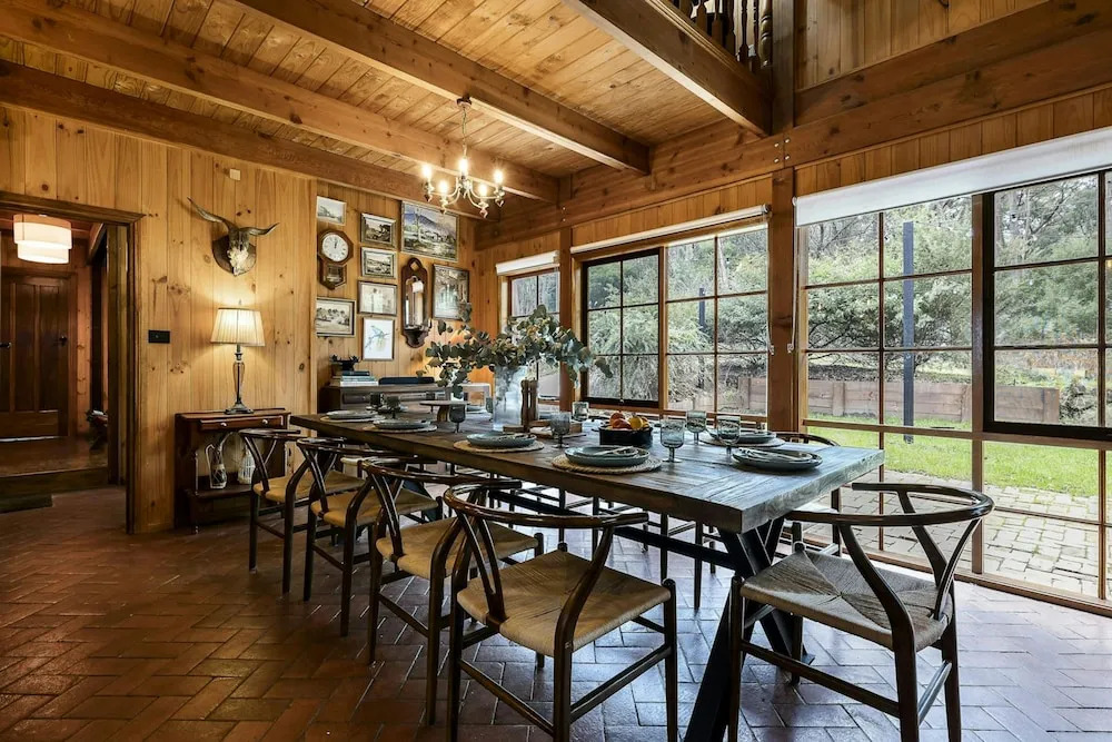 Onyx Retreat Healesville Luxury Lodge x Hot Tub