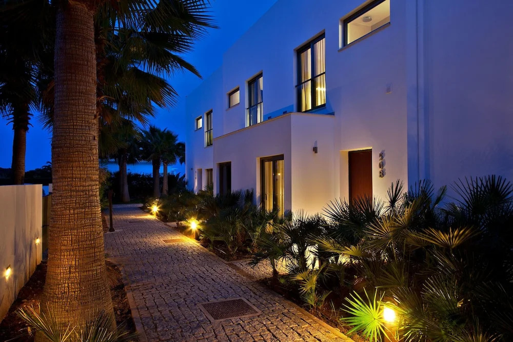 Luxury Villa Heated Pool, walk to São Rafael Beach, Albufeira