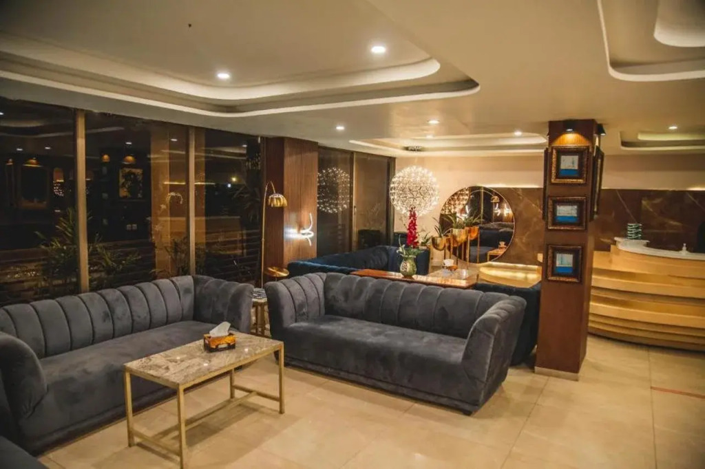 Sheltons Ambassador Hotel Blue Area