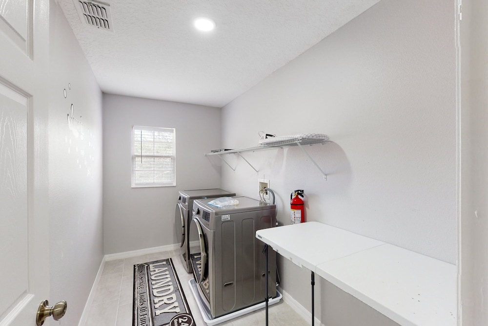 Dog-friendly Home With Lake Views, Ping-pong, air Hockey, Streaming, W/d, & AC