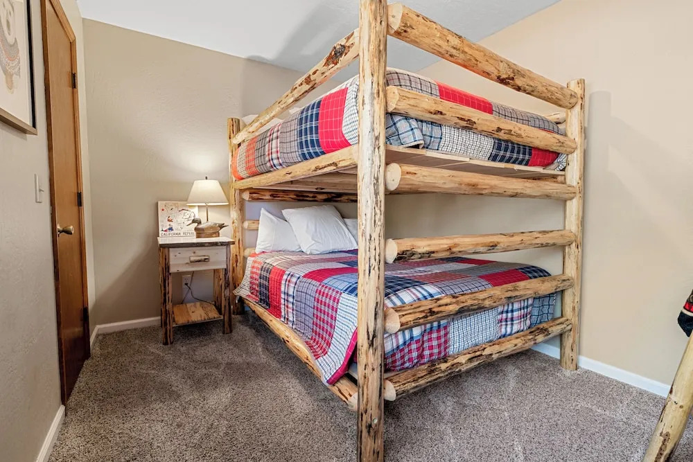 High Hopes - Walk to Lake & Village, Bumper Pool, Fireplace