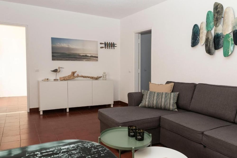 Stunning Olhos do Mar Apt, Albufeira