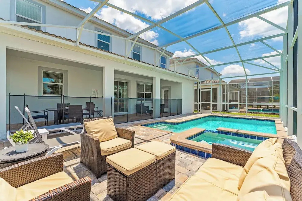 Resort Vibes At Championsgate - Home for 14 With Private Lanai