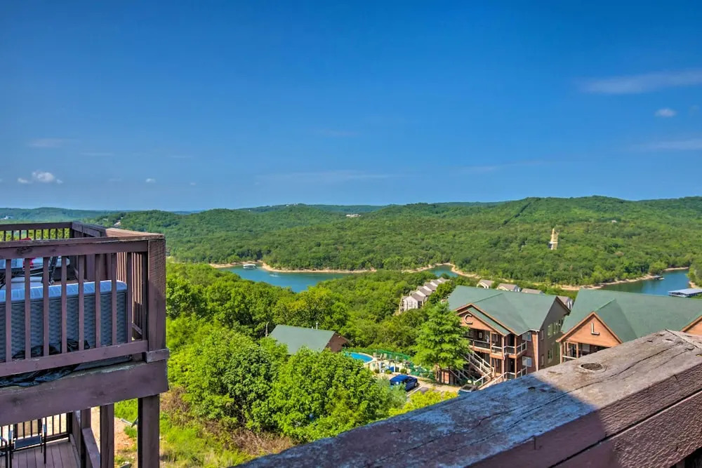 Luxe Mtn-view Condo in Branson w/ Hot Tub Access!