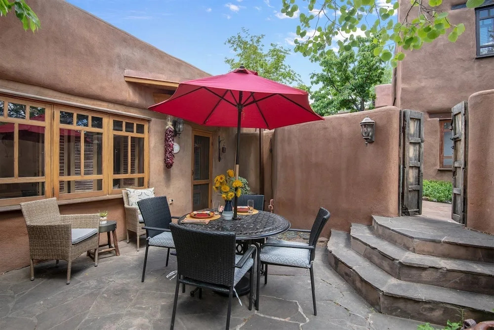 Buena Suerte - Quintessential Eastside Pied-a-terre, Fabulous Views and Patios, Kiva Fireplace, Walk to Canyon Rd. and the Plaza