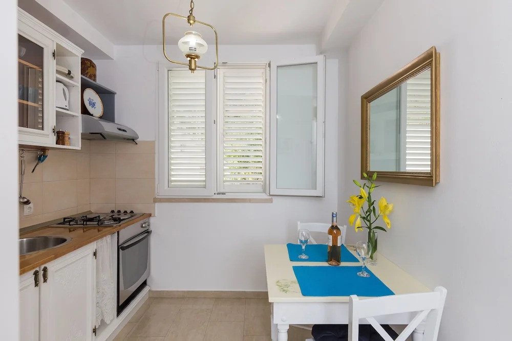 Apartment One , sea view , free parking