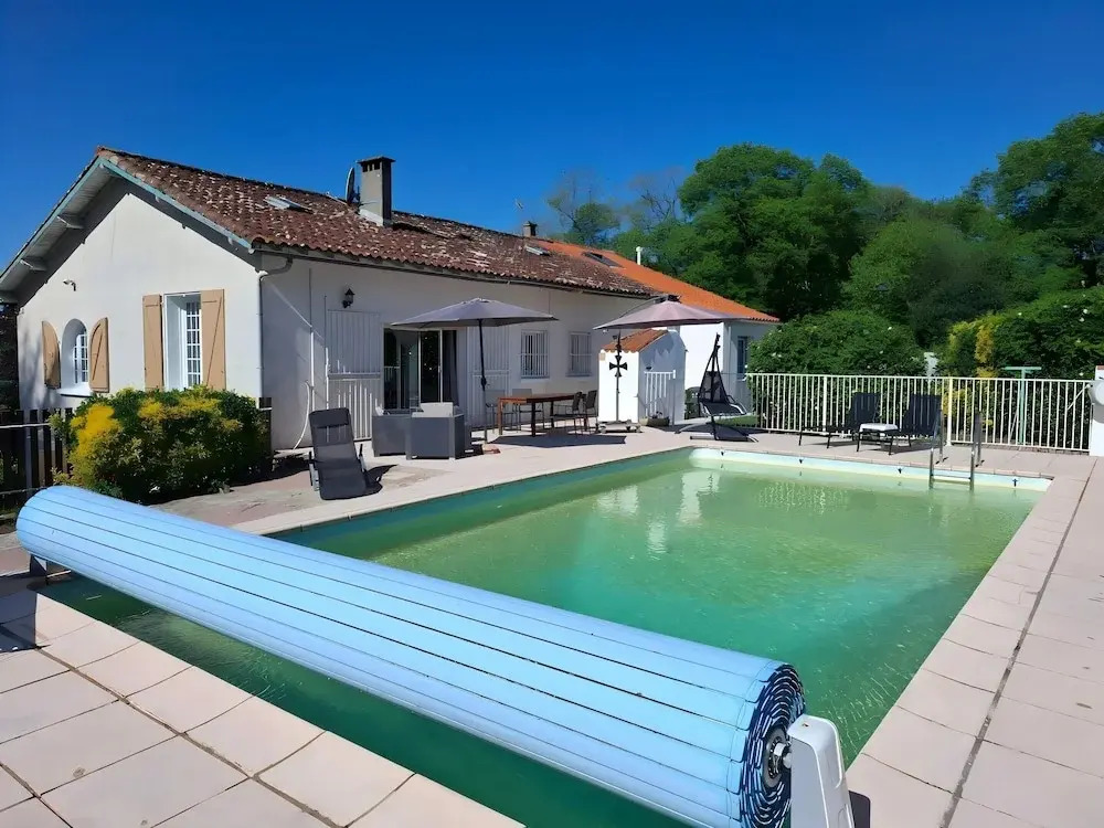 Villa in St Denis with Pool & Pyrenees View
