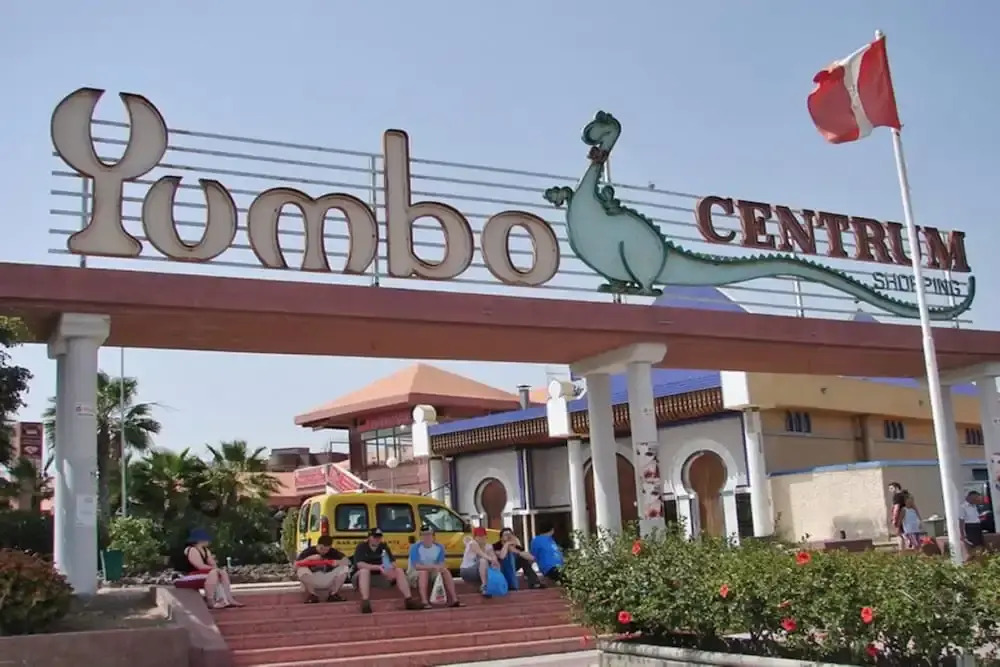 Renovated Apartment by the Beach and Yumbo Centre