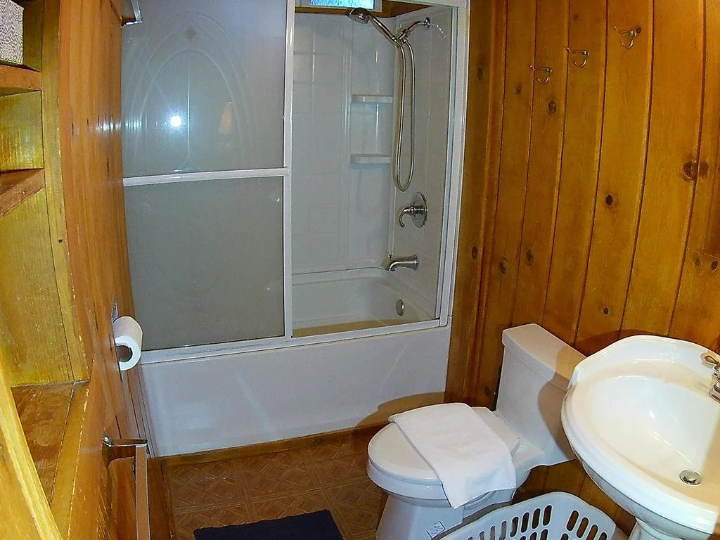 Reverse Creek Lodge