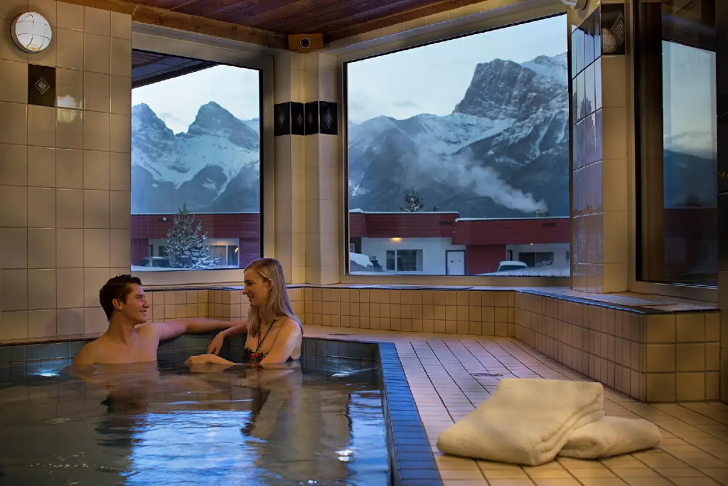 Rocky Mountain Ski Lodge