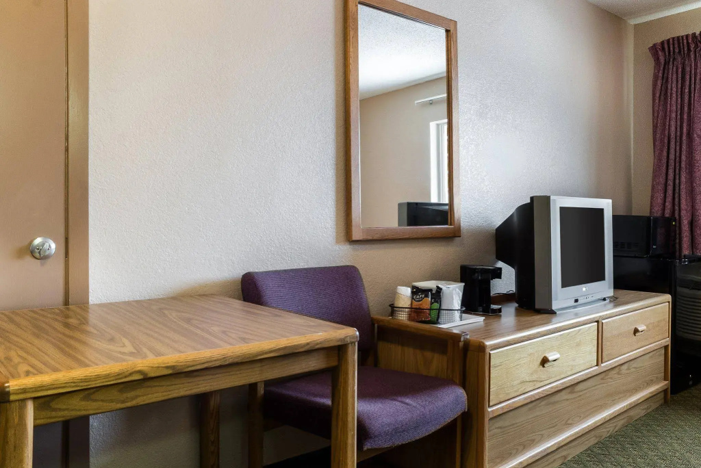 Bison Inn & Suites on University