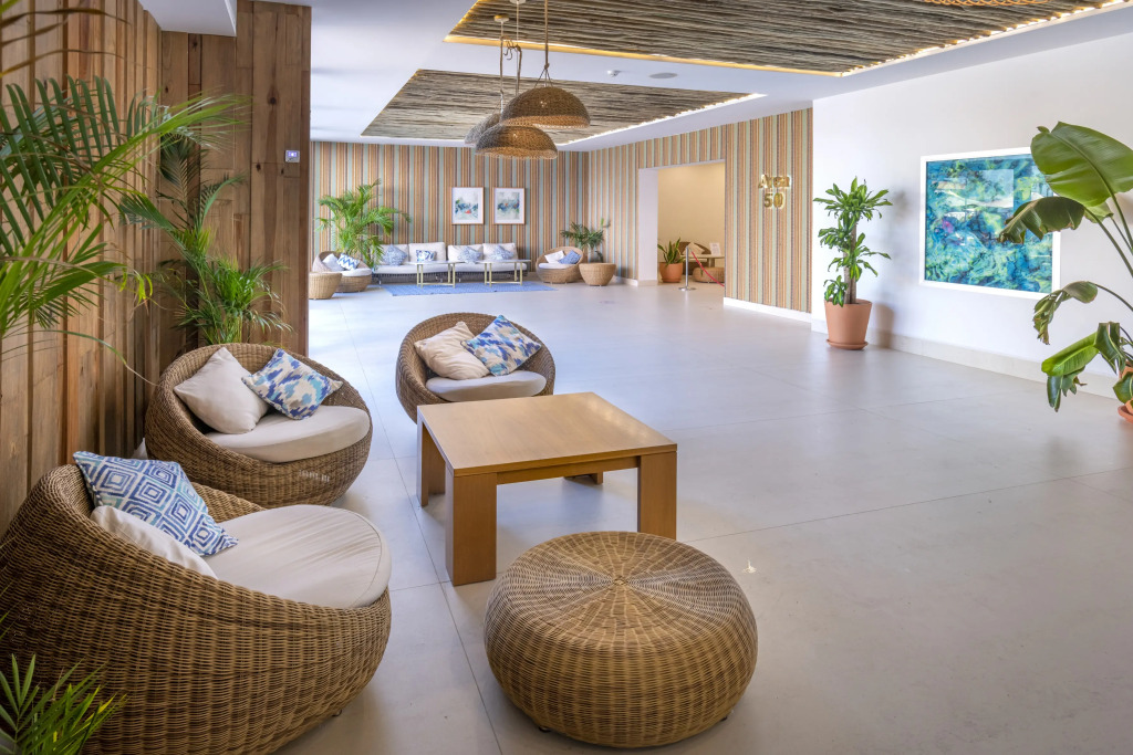 Mediterraneo Bay Hotel & Resort
