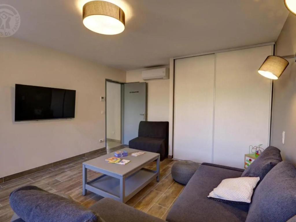 Gîte spacieux avec espace extérieur et jacuzzi à Montchal - FR-1-496-234
