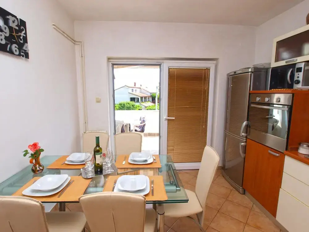 Apartment 1383