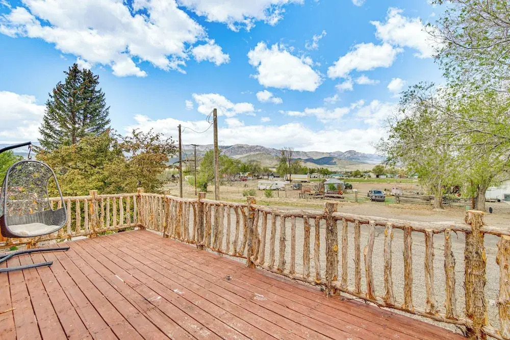 Family Home w/ Mountain Views in Circleville!