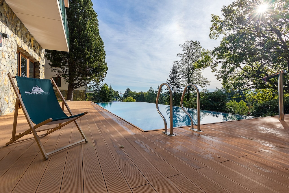 RentPlanet - Green Park Resort