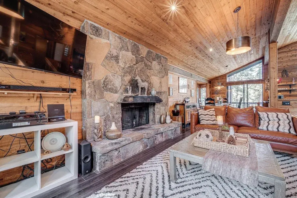 Free Ski Shuttle! Spacious Northstar Resort Cabin