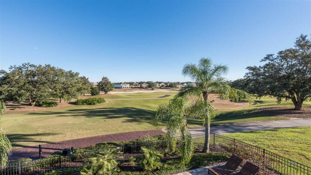 A Beautiful 5 bed villa with a pool & spa