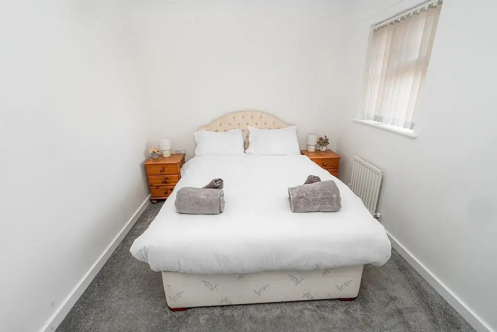 Modern 2-bed Home With Driveway Basingstoke
