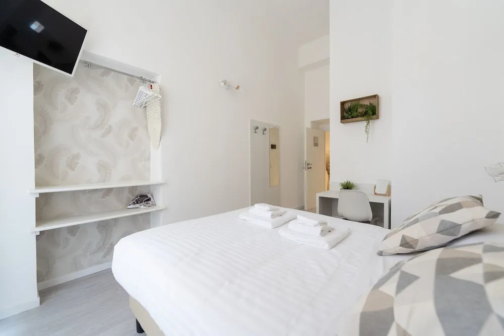 White Gioberti Apartments