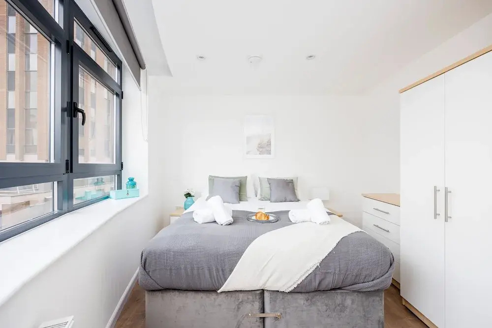 Modern 1 Bed Flat in Town Centre - Free Wifi