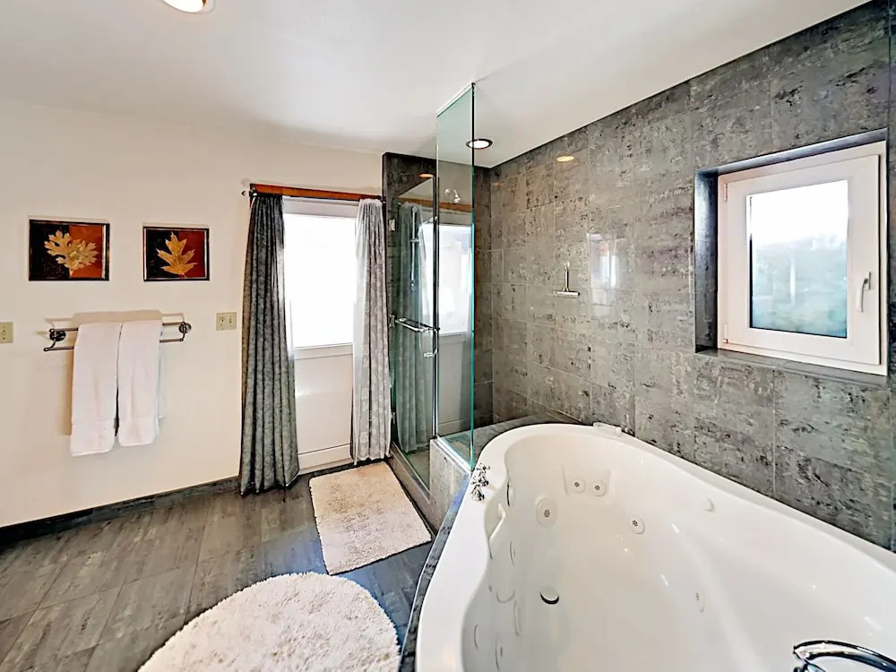 11640 St Bernard Dr - 6 Br Home
