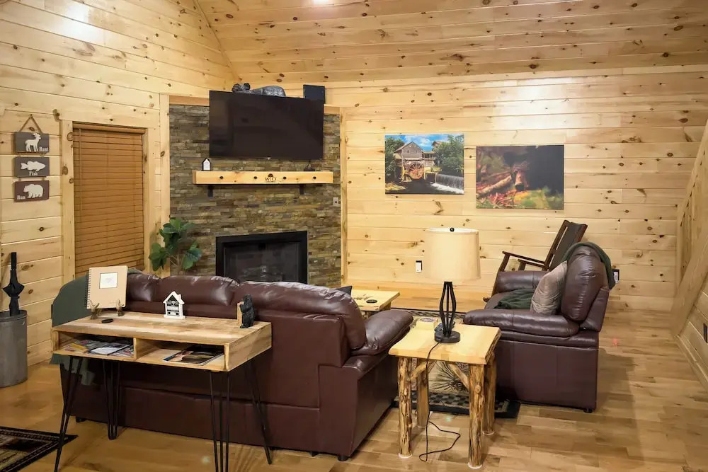 Gatlinburg Mountain Cabin: 4 Mi to National Park