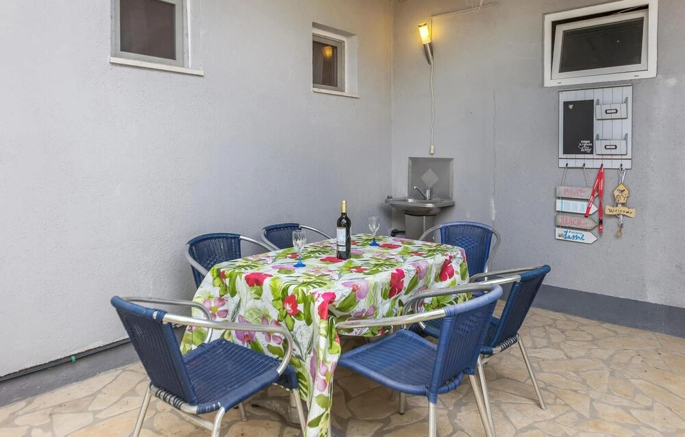 Stunning Apartment in Fazana With Wifi and 3 Bedrooms