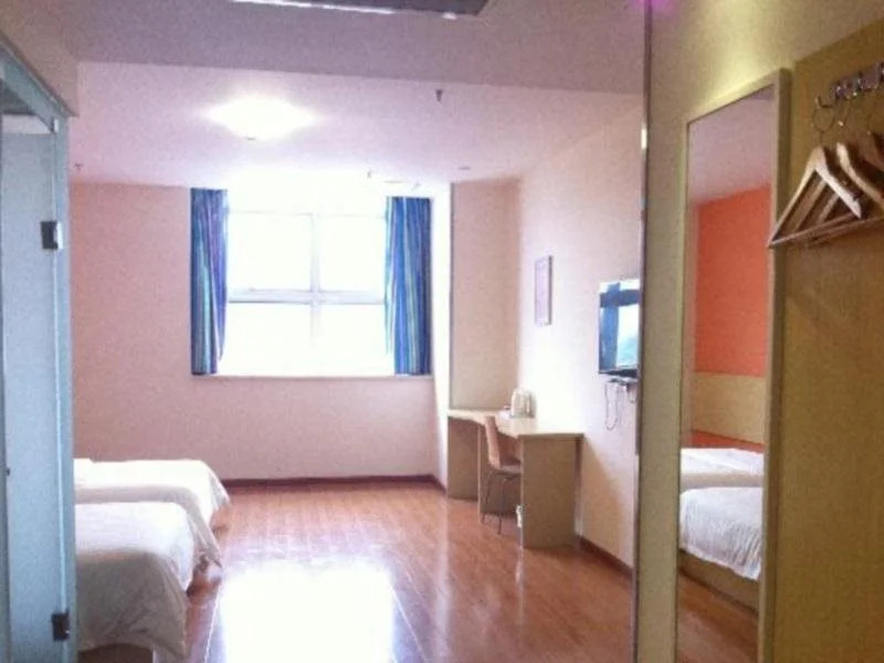 7Days Inn Chengdu East Train Station