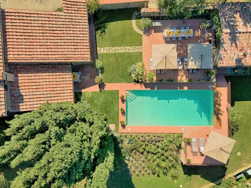 Villa in Castellina w. Pool, Garden & Winery