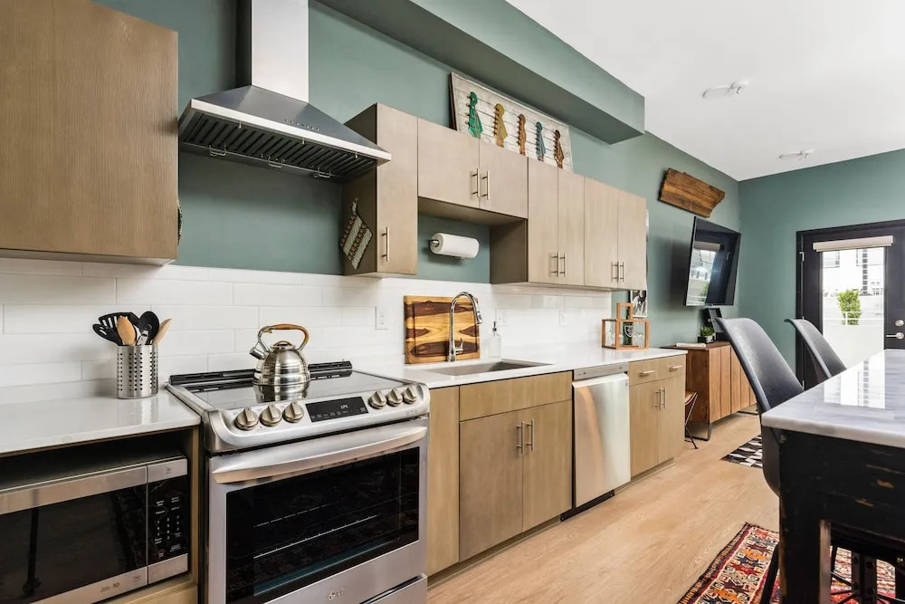 Lllume New Green Community Poolside End Unit 1 Bedroom Condo
