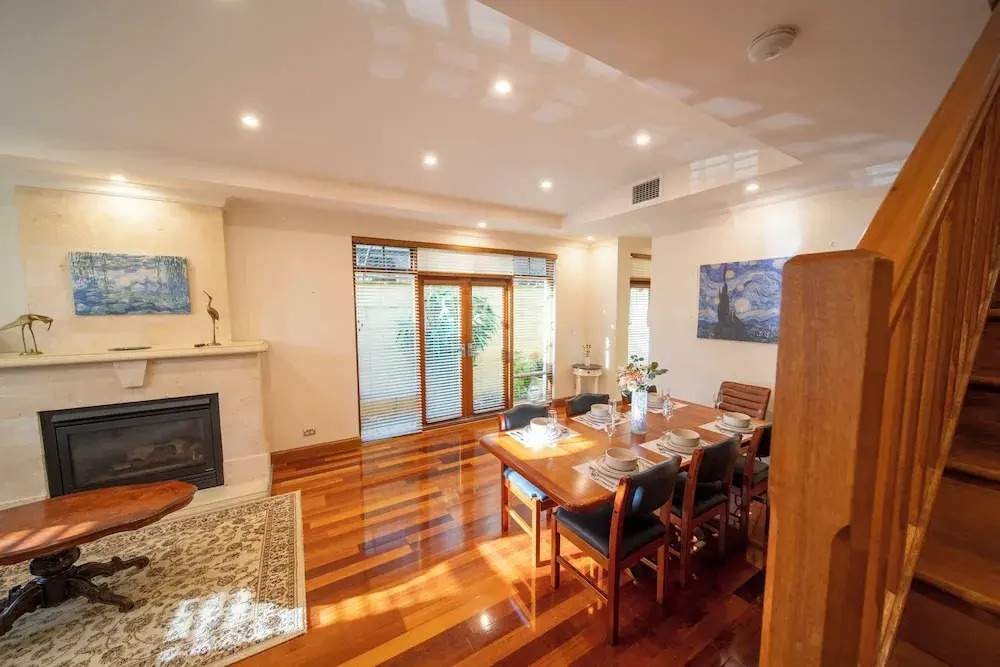 Cozy Home with fireplace 5mins to beach