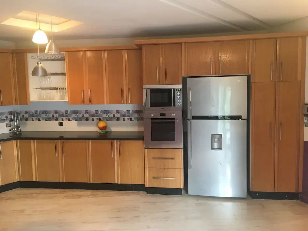 Luxurious 5 Bedrooms Villa Ref HI51053
