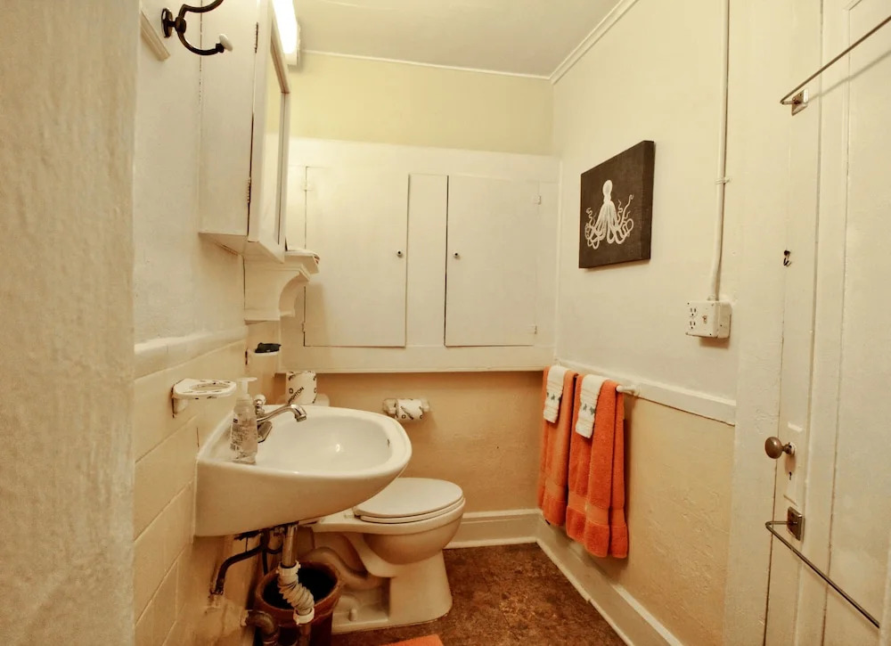 Historical Lands End Cottages by TechTravel