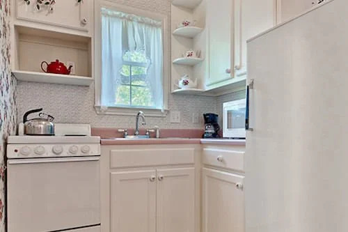 Serenity Bliss - Downtown Retreat with Pool & Hot Tub