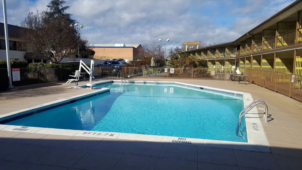 Inn at the Commons
