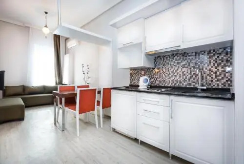 De Moon Suites Hotel