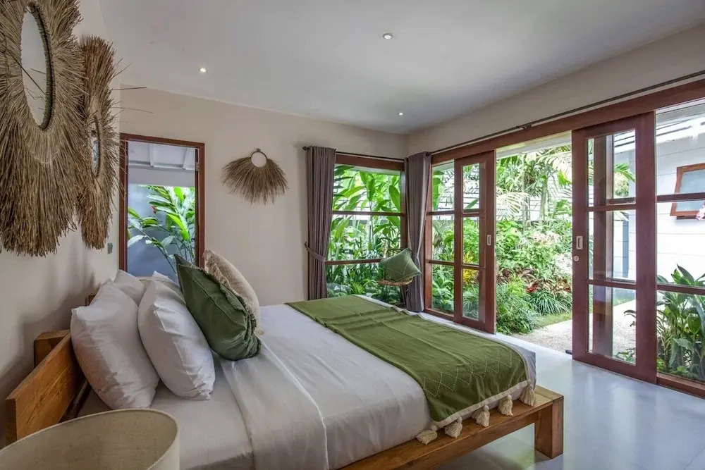 Villa Imbuh 2 - Tropical Oasis 3BR in Central Canggu