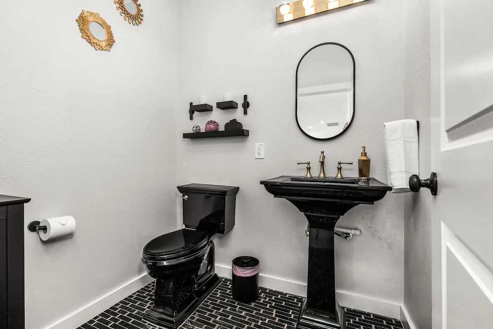 Bold Bright 4br/3.5full Baths Near Riverwalk Dtown