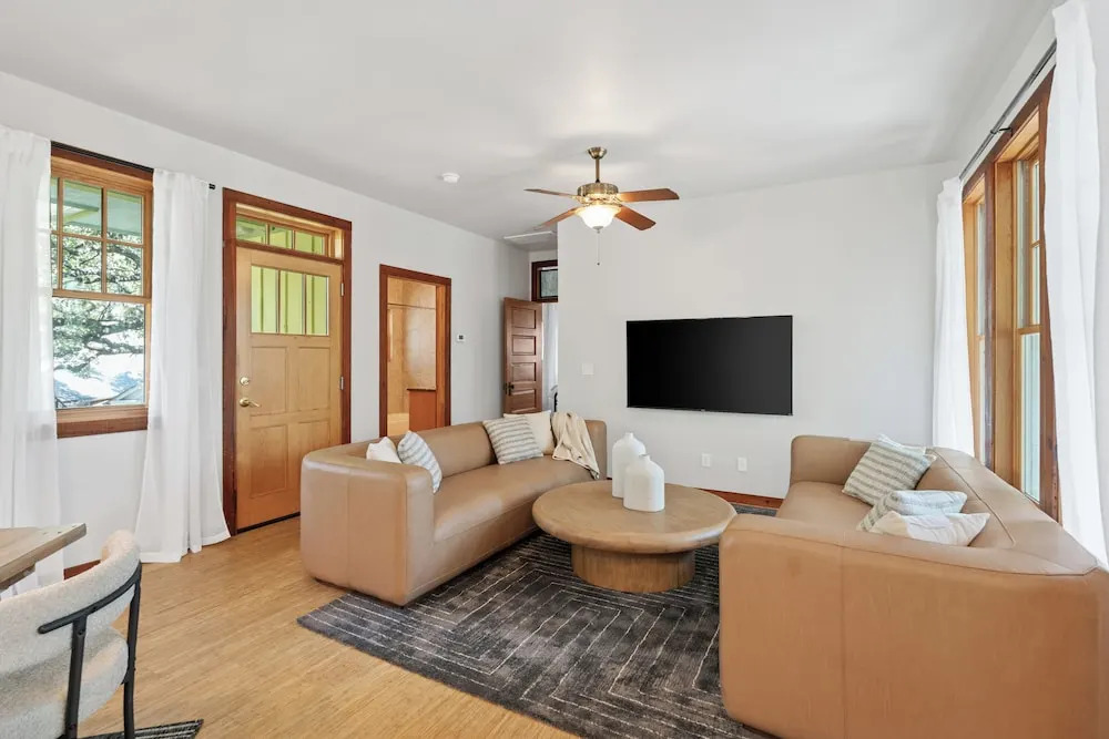 Urban Cowboy Villas - Heart of 704