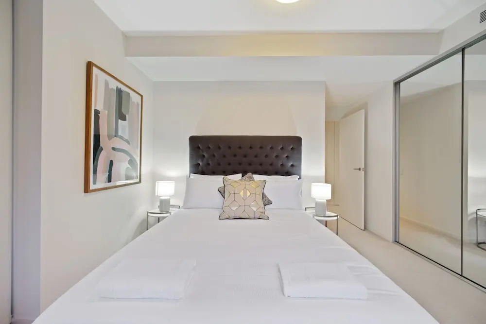 HomeHotel-Spacious Luxury Apt Next to Shopping
