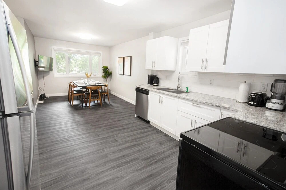 Modern 3BR Unit on Jessie Ave With Insuite Laundry