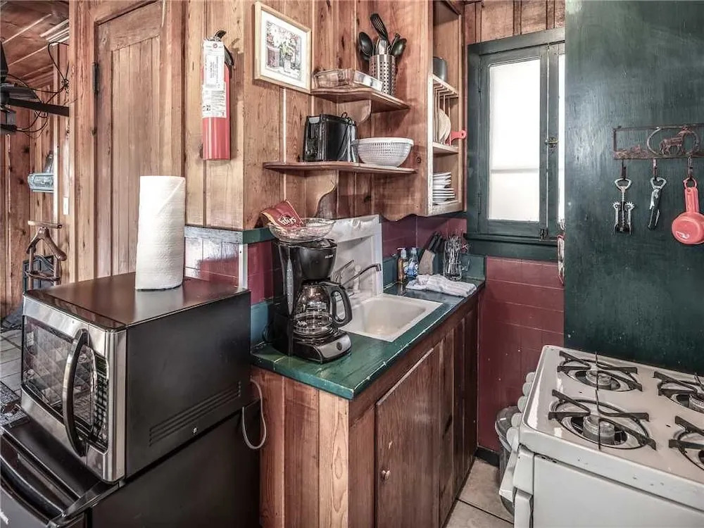 Apache Village 10, King Studio, Midtown, Sleeps 2