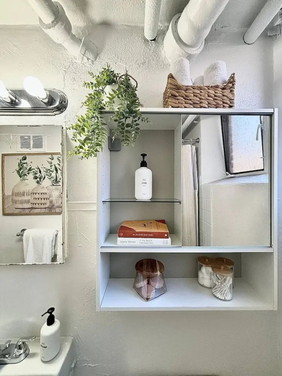 Storybook Flat Cozy 2BR Near Wash Park DU
