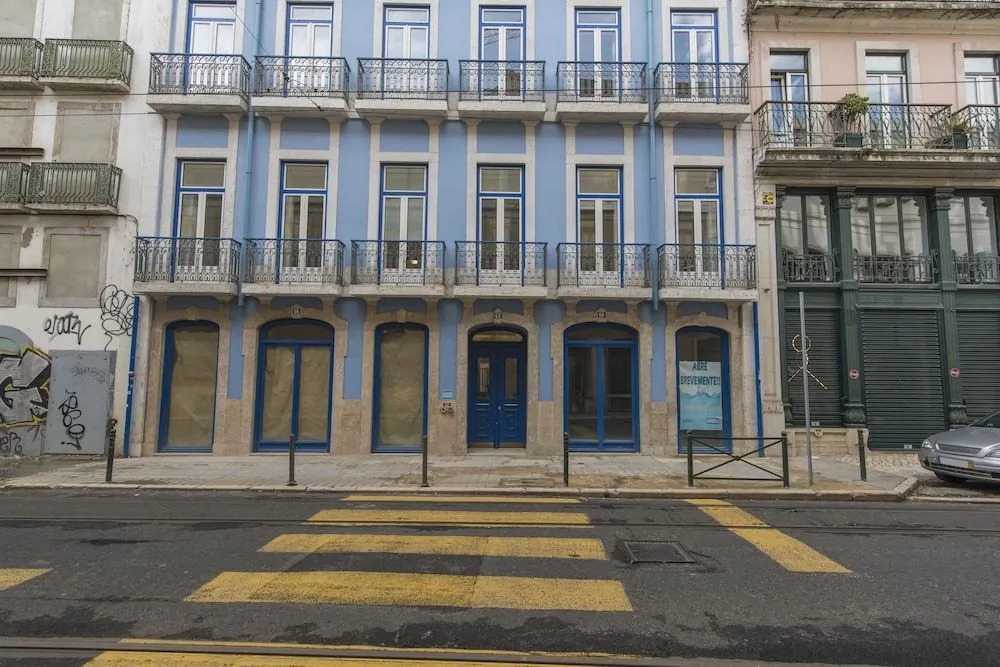 High Ceiling Duplex Apt Cais do Sodre