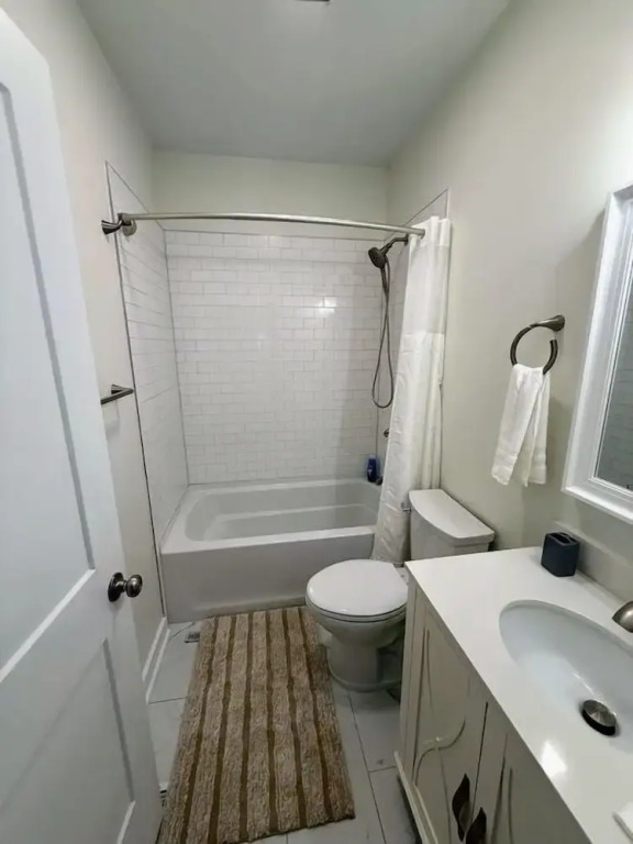 Newly Renovated 2 Bedroom - A Seasoned Superhost